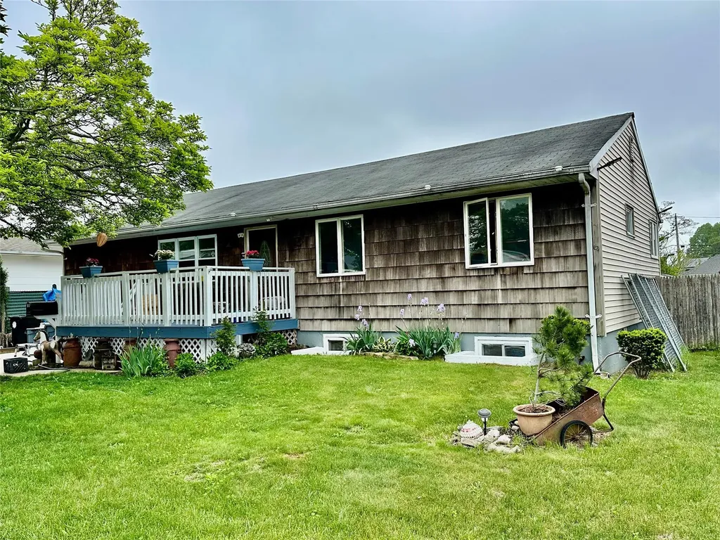 60 Danbury Street Bay Shore NY 11706