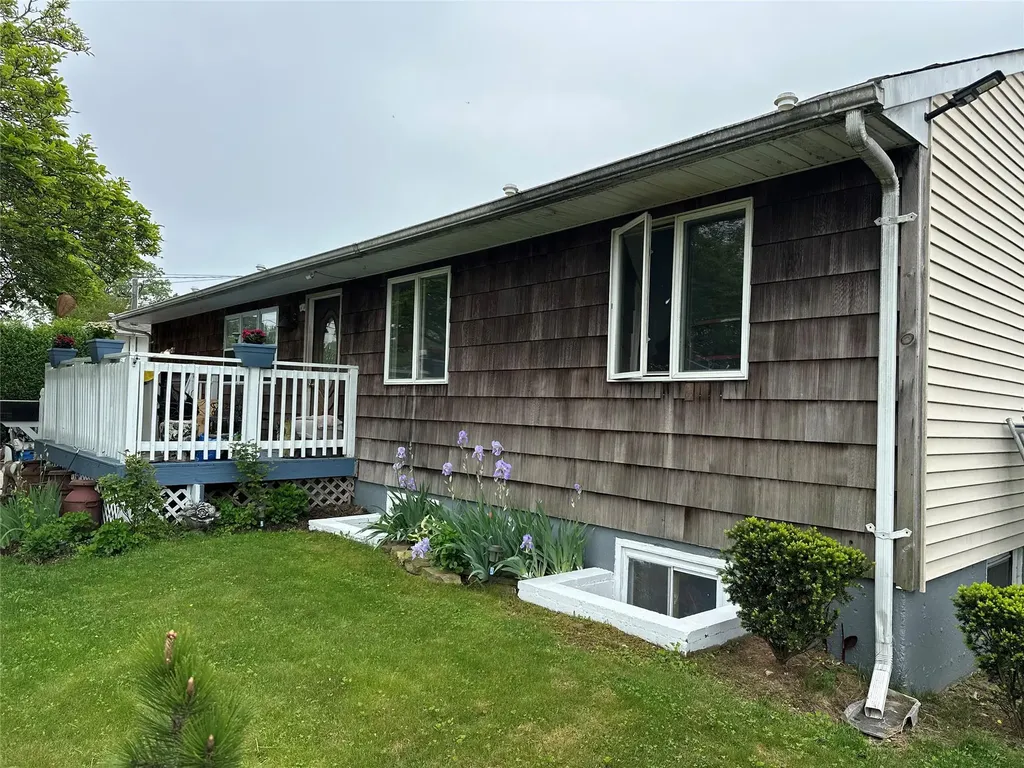 60 Danbury Street Bay Shore NY 11706