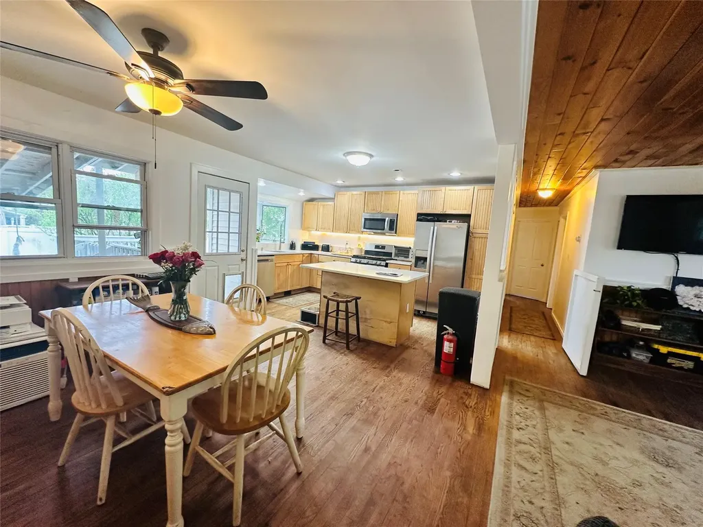 60 Danbury Street Bay Shore NY 11706