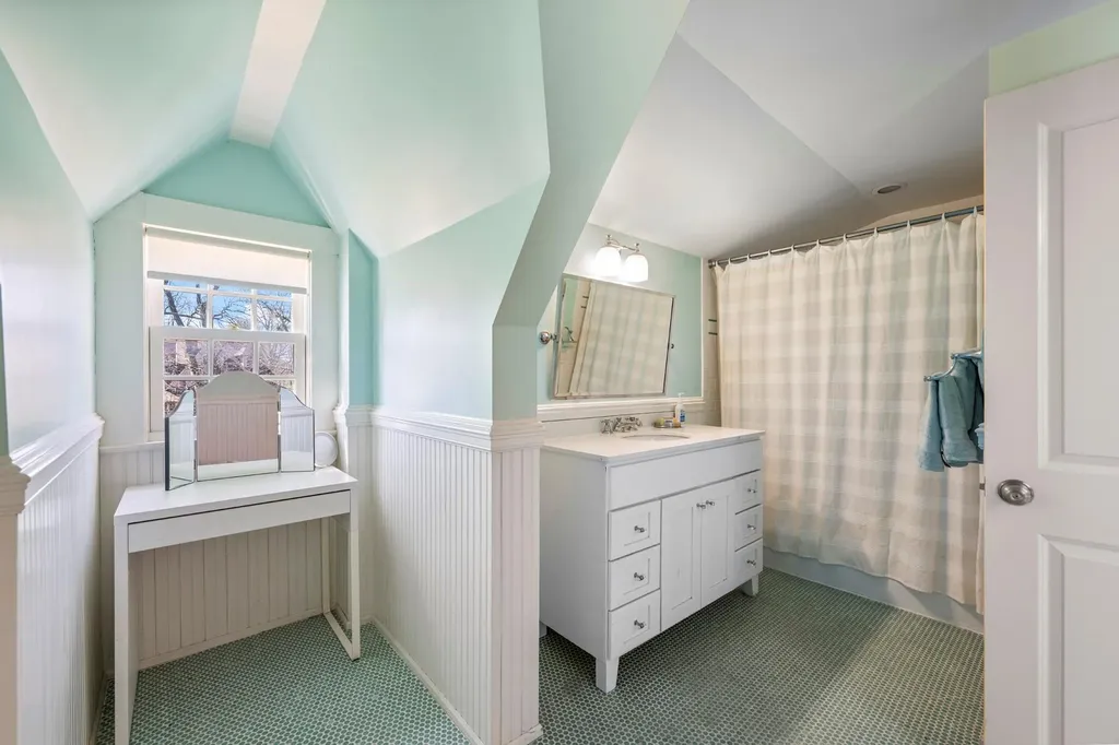 989 Edgewood Avenue Pelham NY 10803