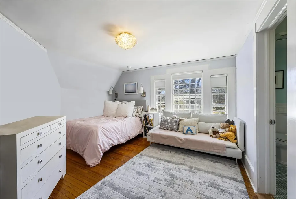 989 Edgewood Avenue Pelham NY 10803