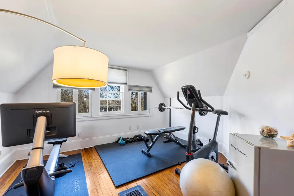 989 Edgewood Avenue Pelham NY 10803