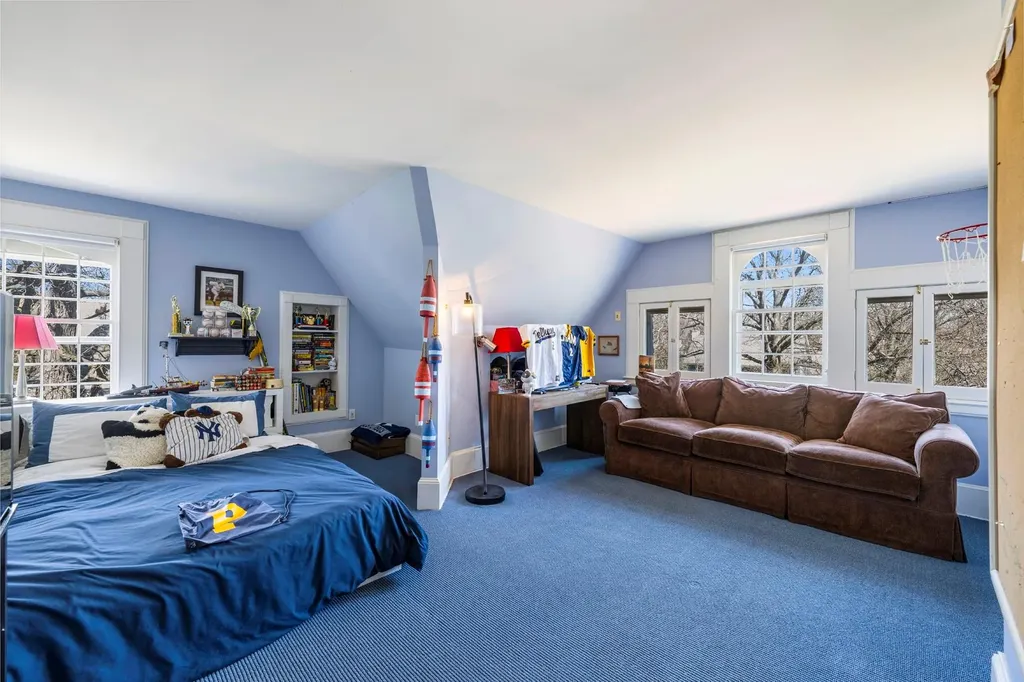 989 Edgewood Avenue Pelham NY 10803
