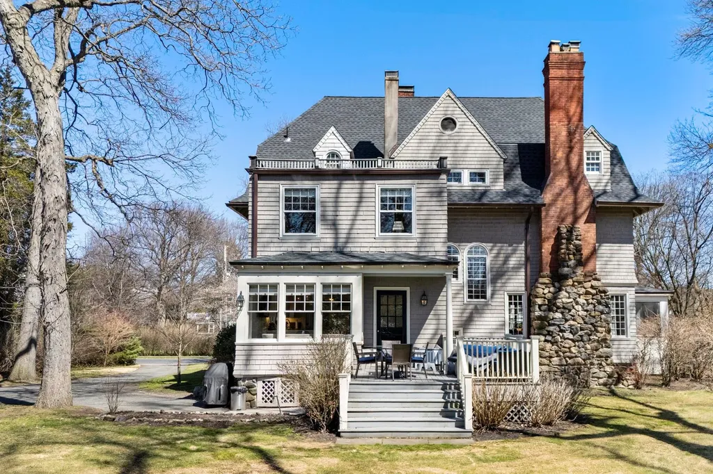 989 Edgewood Avenue Pelham NY 10803