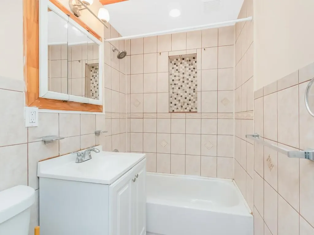 1029 E 230th Street Bronx NY 10466