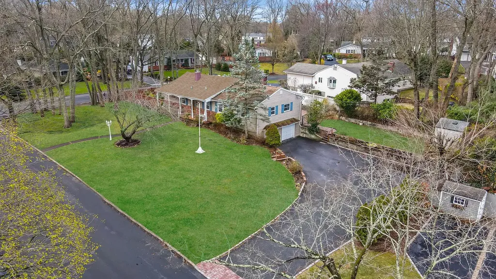 41 Winslow Lane Smithtown NY 11787