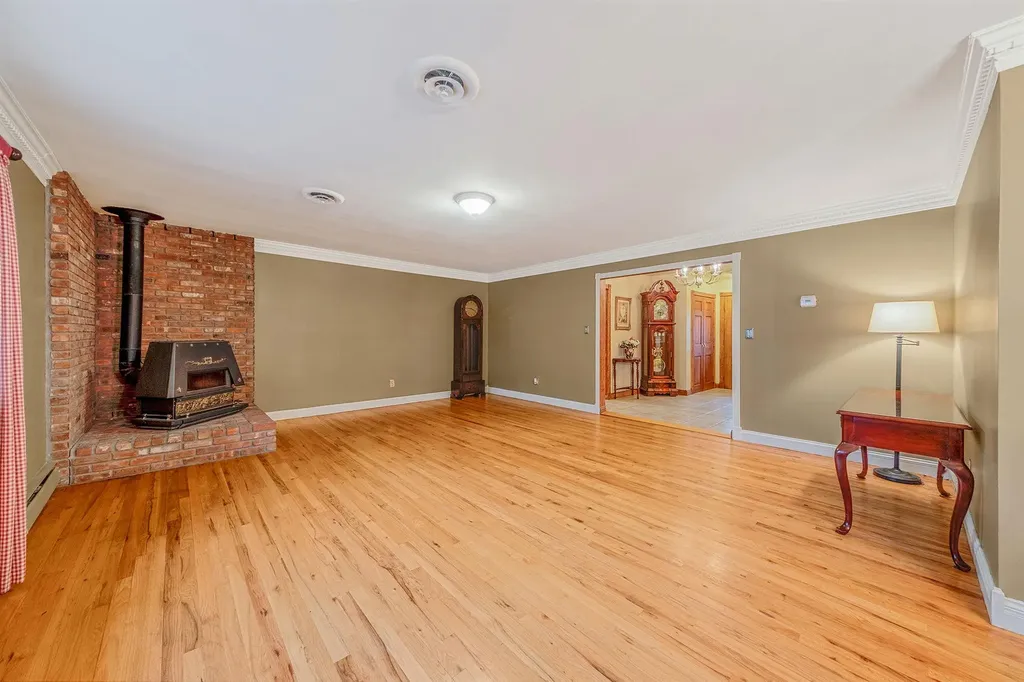 41 Winslow Lane Smithtown NY 11787
