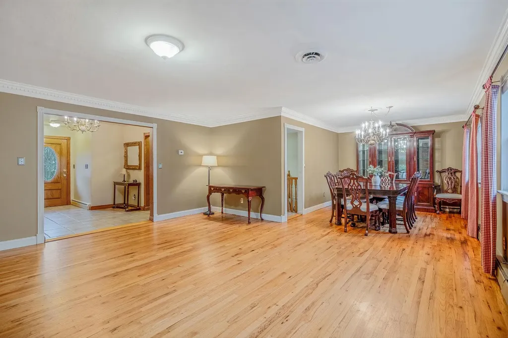 41 Winslow Lane Smithtown NY 11787