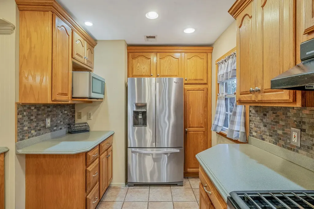 41 Winslow Lane Smithtown NY 11787