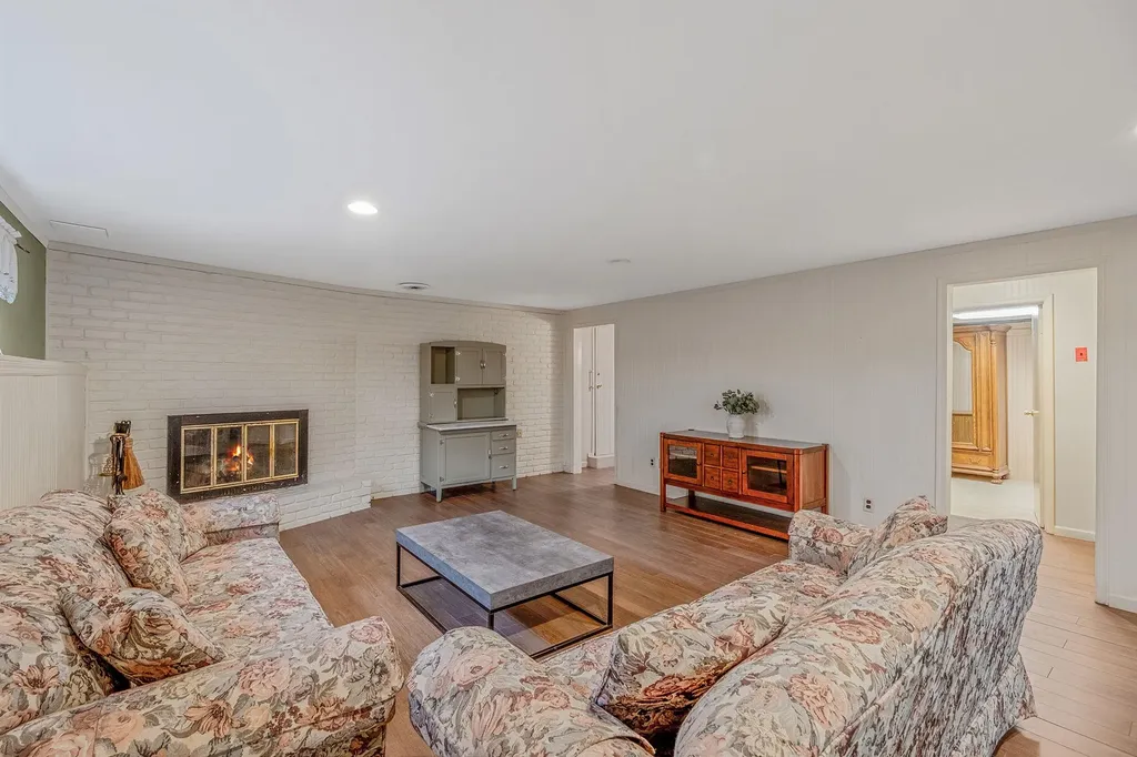 41 Winslow Lane Smithtown NY 11787