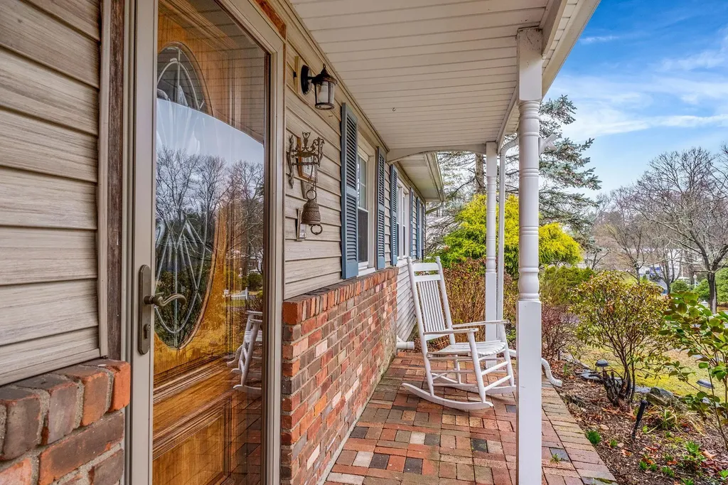 41 Winslow Lane Smithtown NY 11787