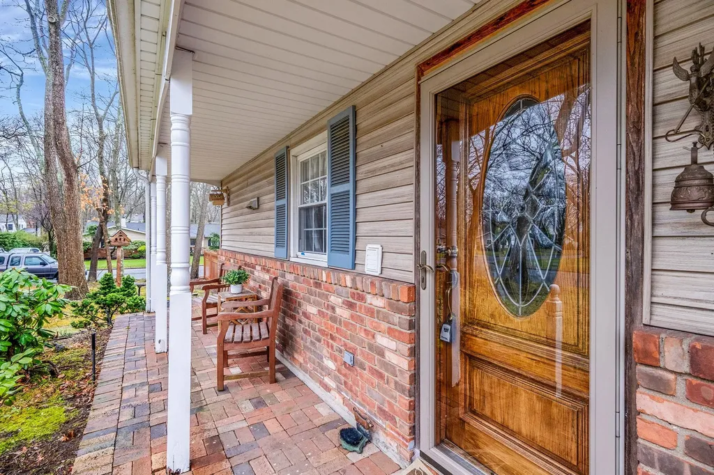 41 Winslow Lane Smithtown NY 11787