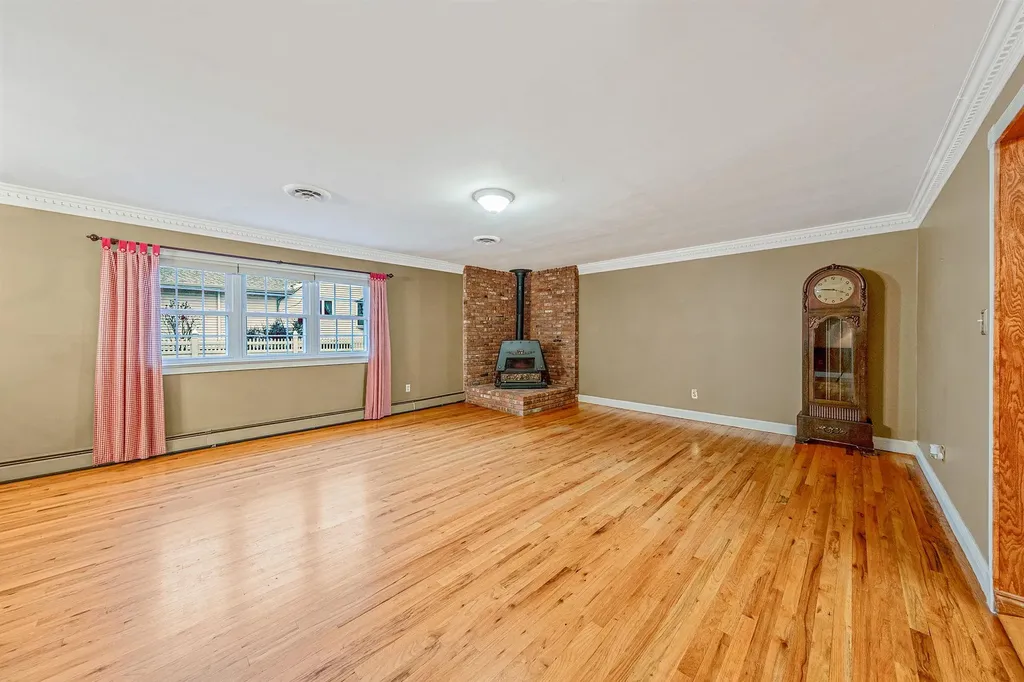 41 Winslow Lane Smithtown NY 11787