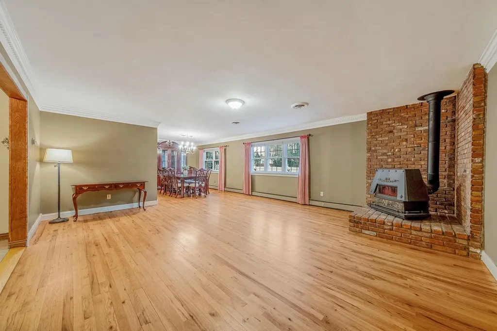 41 Winslow Lane Smithtown NY 11787