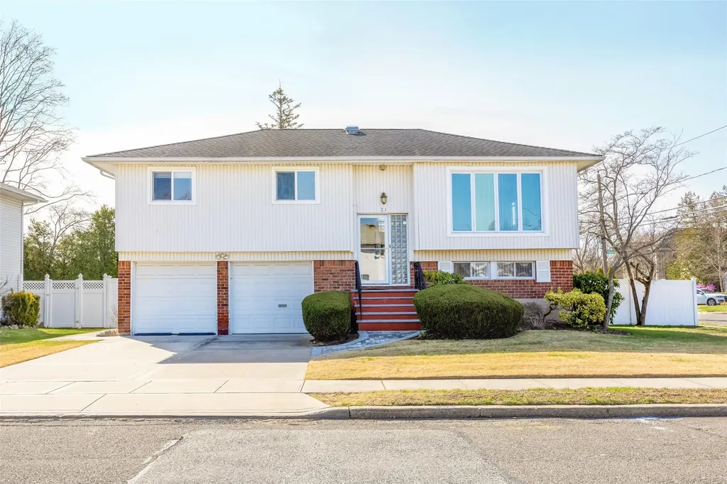 21 Garynson Court Plainview NY 11803