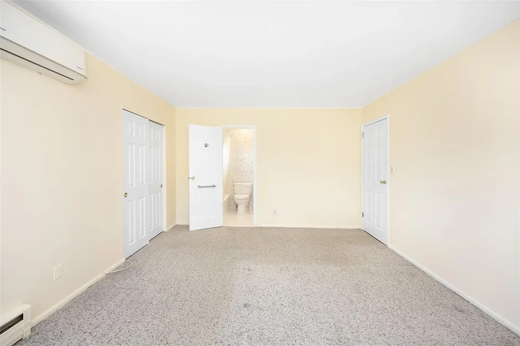21 Garynson Court Plainview NY 11803