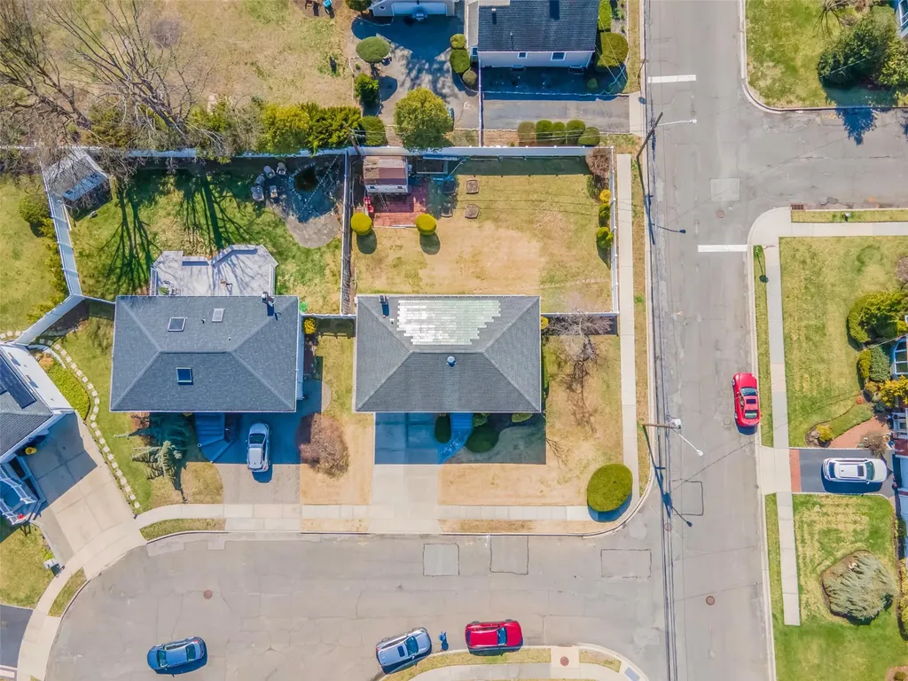 21 Garynson Court Plainview NY 11803