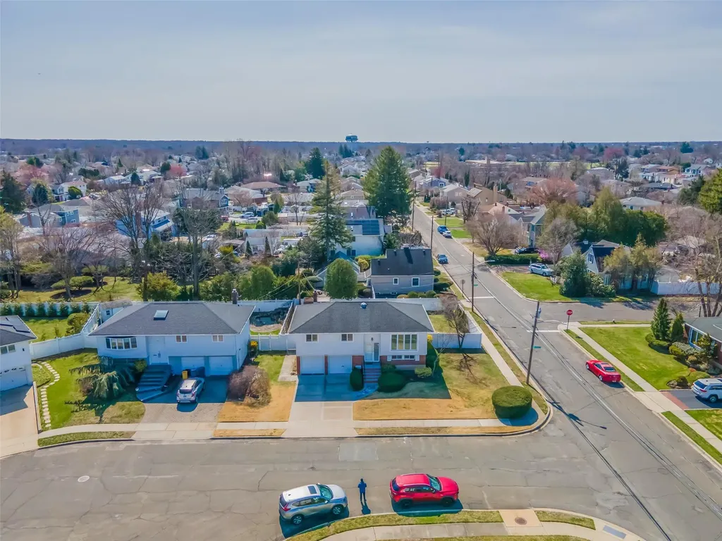 21 Garynson Court Plainview NY 11803