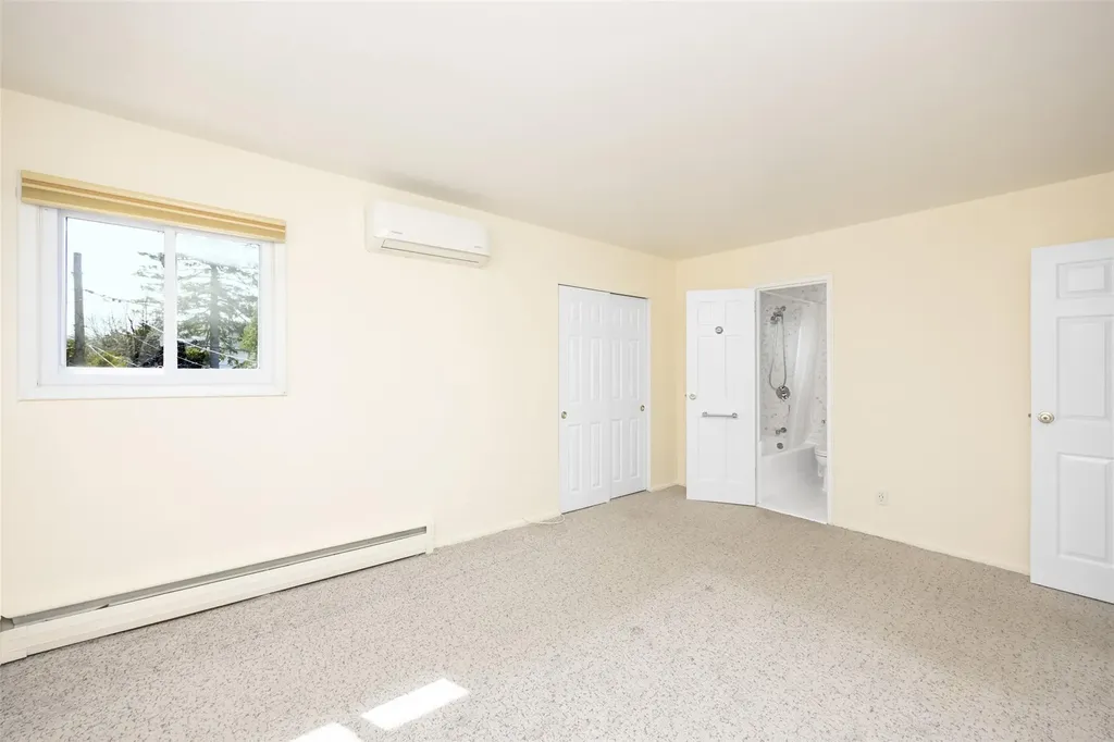 21 Garynson Court Plainview NY 11803
