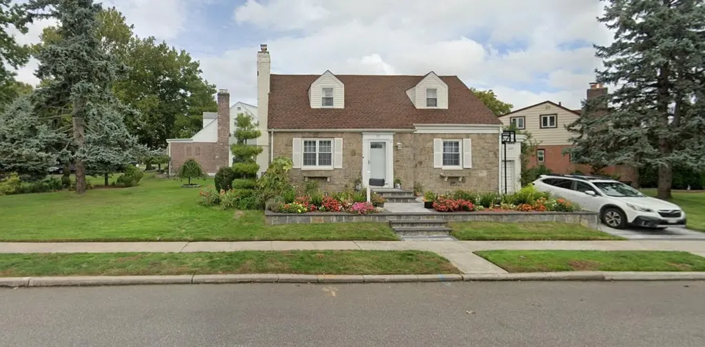 77 Primrose Drive New Hyde Park NY 11040