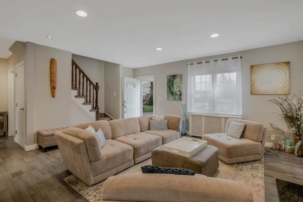 77 Primrose Drive New Hyde Park NY 11040
