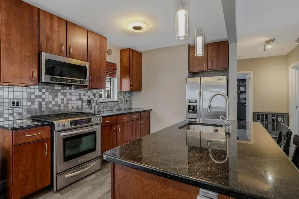 77 Primrose Drive New Hyde Park NY 11040