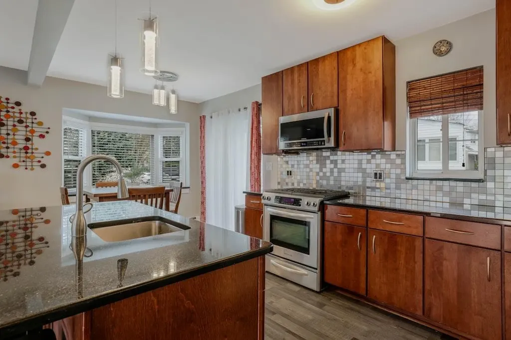 77 Primrose Drive New Hyde Park NY 11040