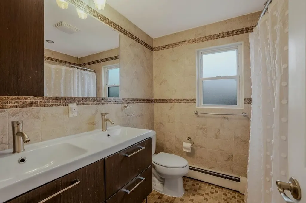 77 Primrose Drive New Hyde Park NY 11040