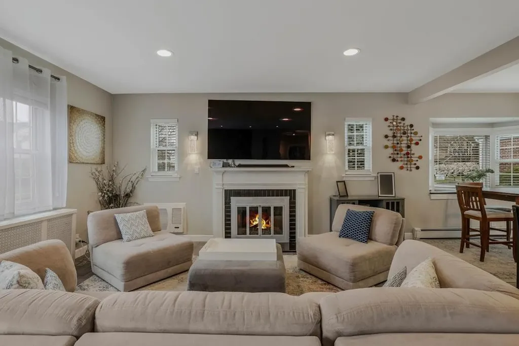 77 Primrose Drive New Hyde Park NY 11040