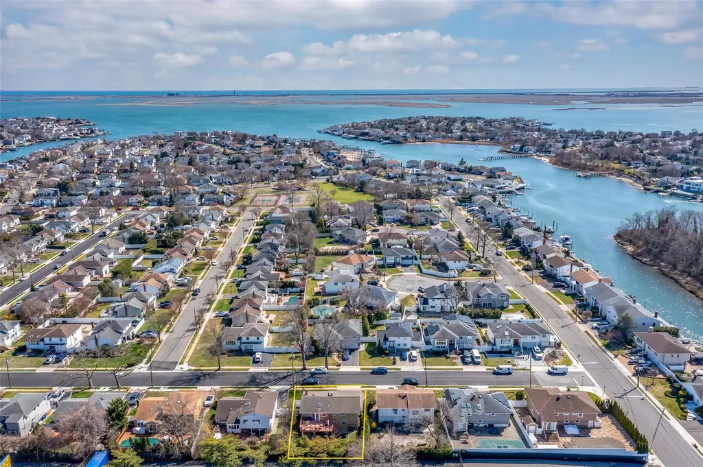 2479 Kerry Lane Bellmore NY 11710