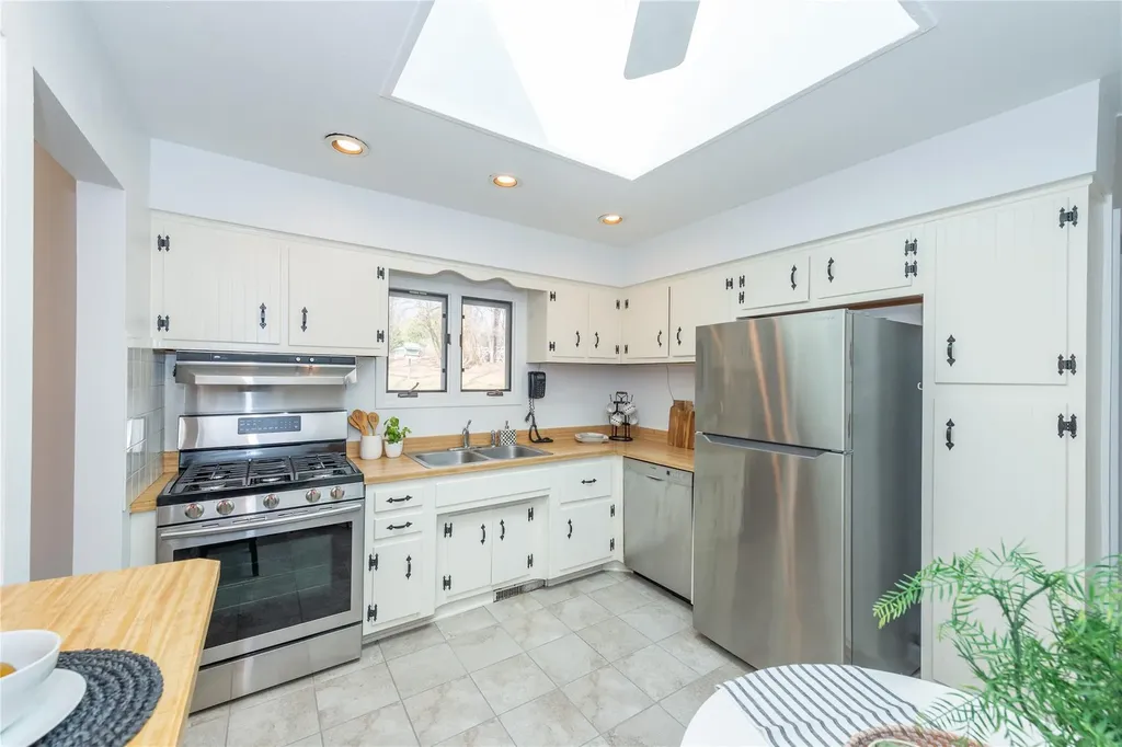 1 Blossom Road Airmont NY 10901