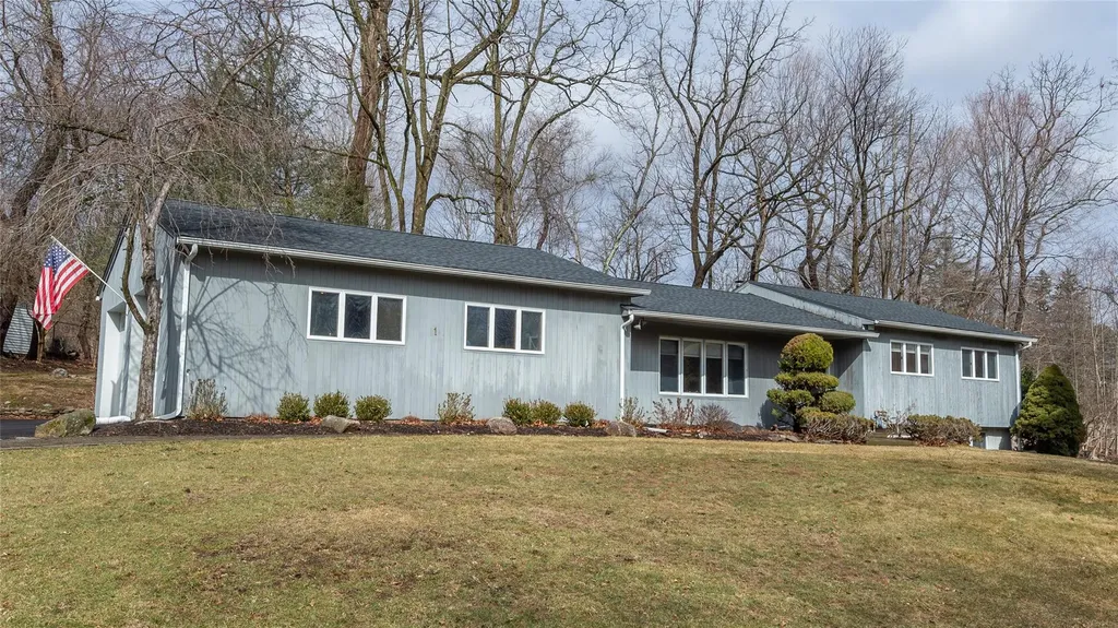 1 Blossom Road Airmont NY 10901