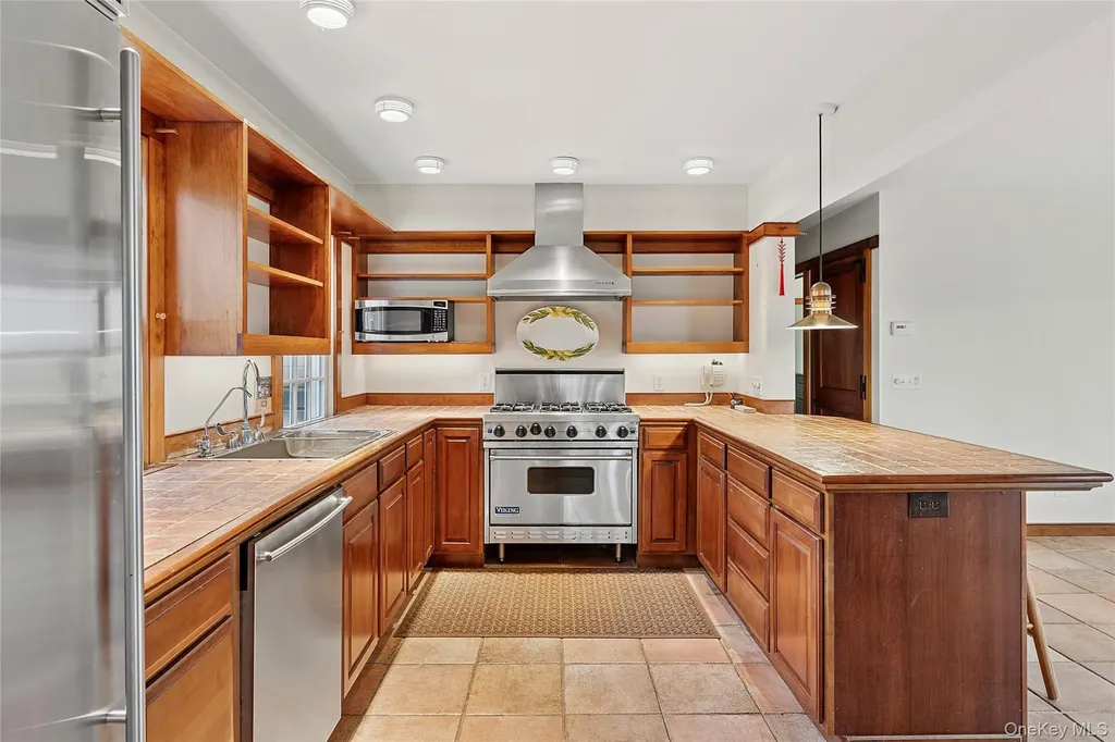 1075 Narrow River Road Orient NY 11957