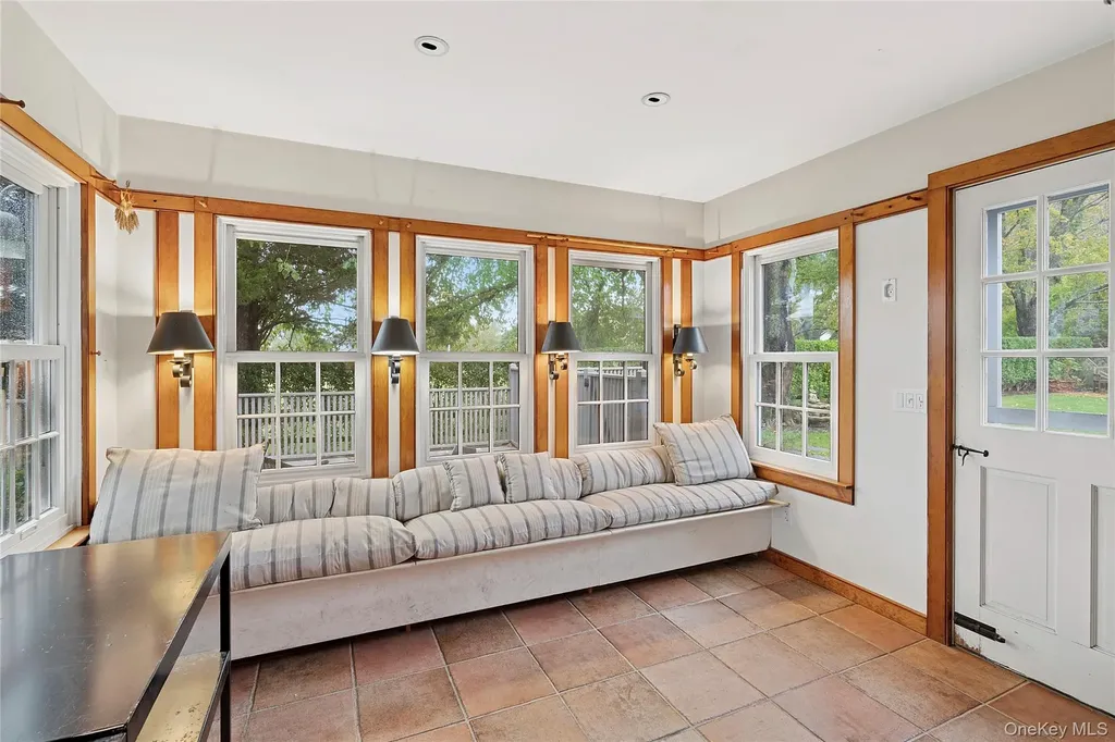 1075 Narrow River Road Orient NY 11957