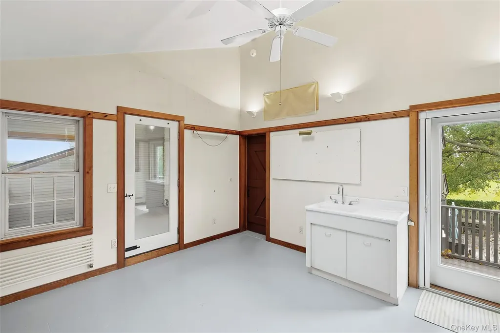 1075 Narrow River Road Orient NY 11957