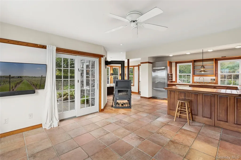 1075 Narrow River Road Orient NY 11957