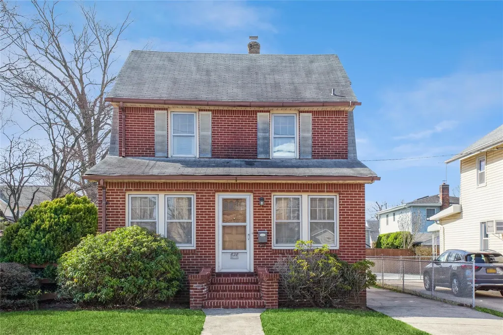 628 6th Avenue New Hyde Park NY 11040