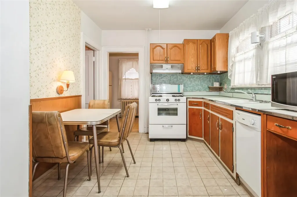 628 6th Avenue New Hyde Park NY 11040