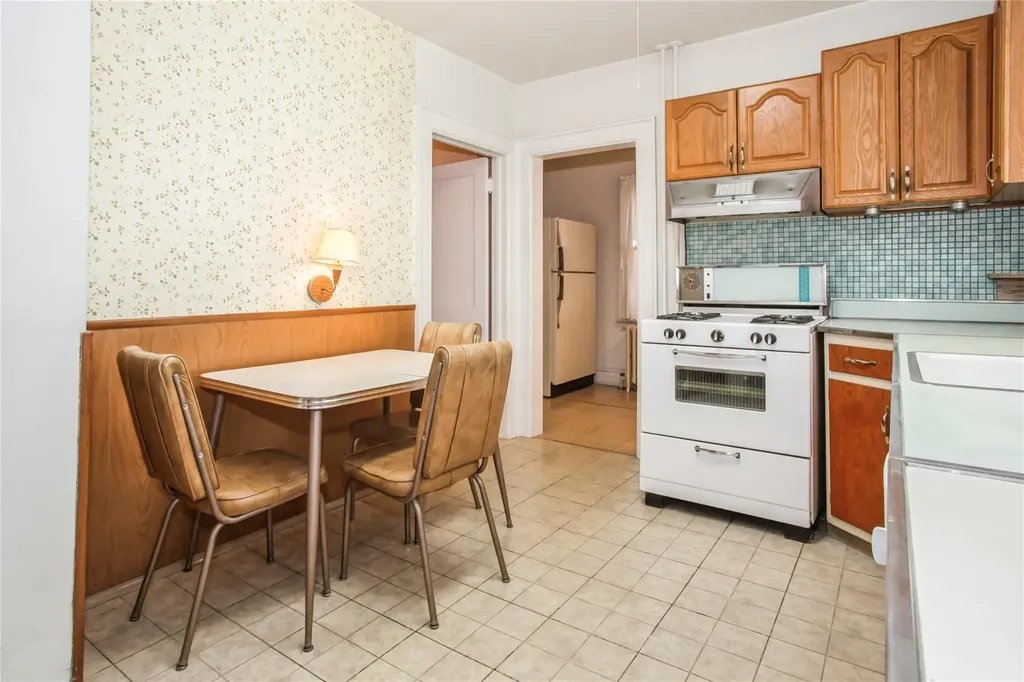 628 6th Avenue New Hyde Park NY 11040