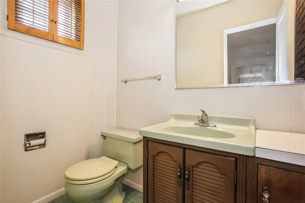 628 6th Avenue New Hyde Park NY 11040