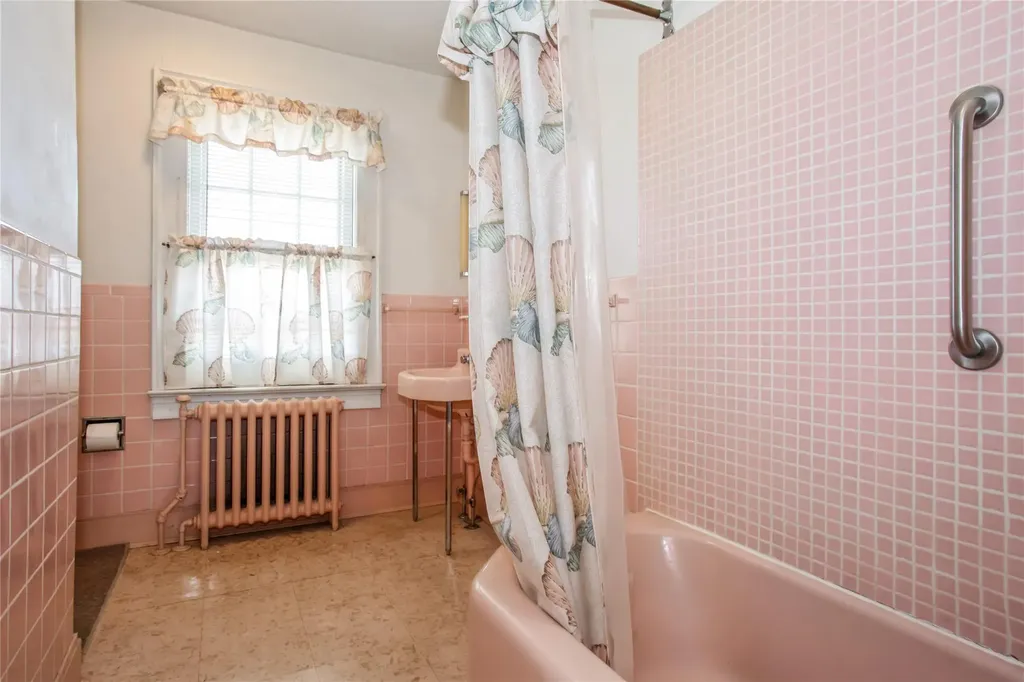 628 6th Avenue New Hyde Park NY 11040