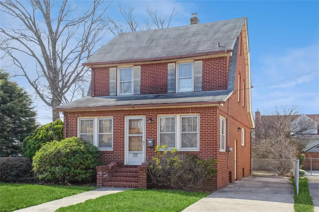 628 6th Avenue New Hyde Park NY 11040