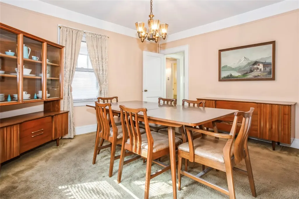 628 6th Avenue New Hyde Park NY 11040