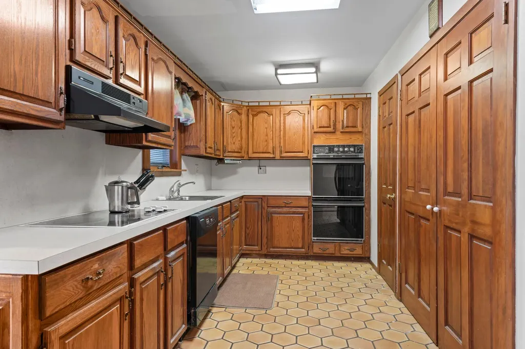28 Sycamore Lane Commack NY 11725