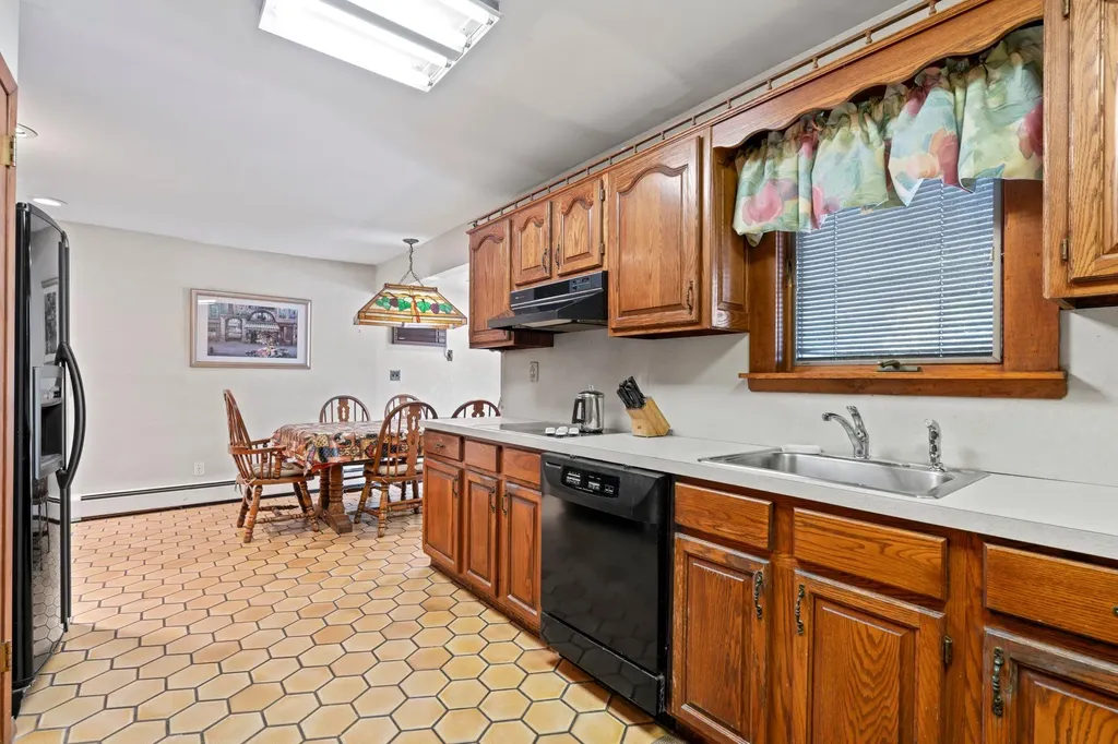 28 Sycamore Lane Commack NY 11725