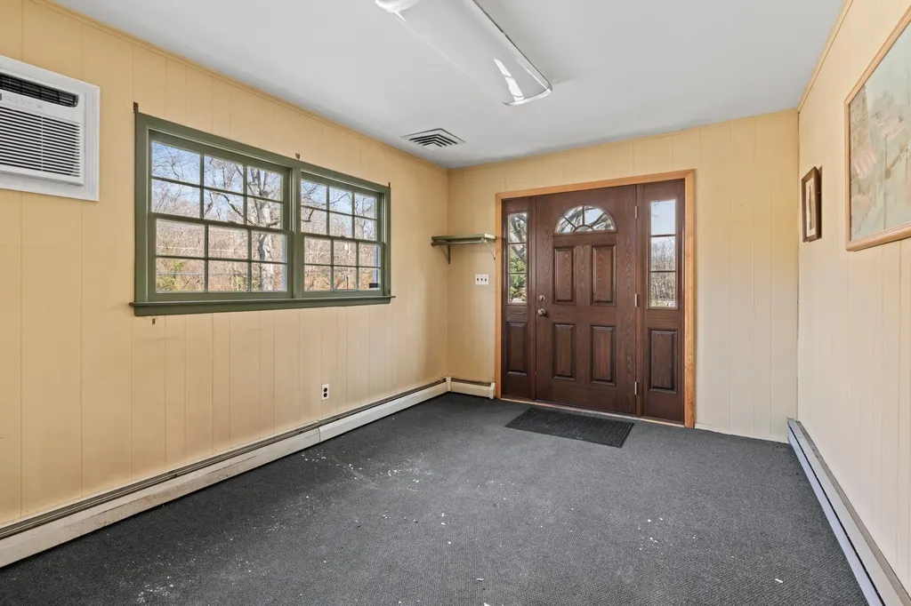 28 Sycamore Lane Commack NY 11725