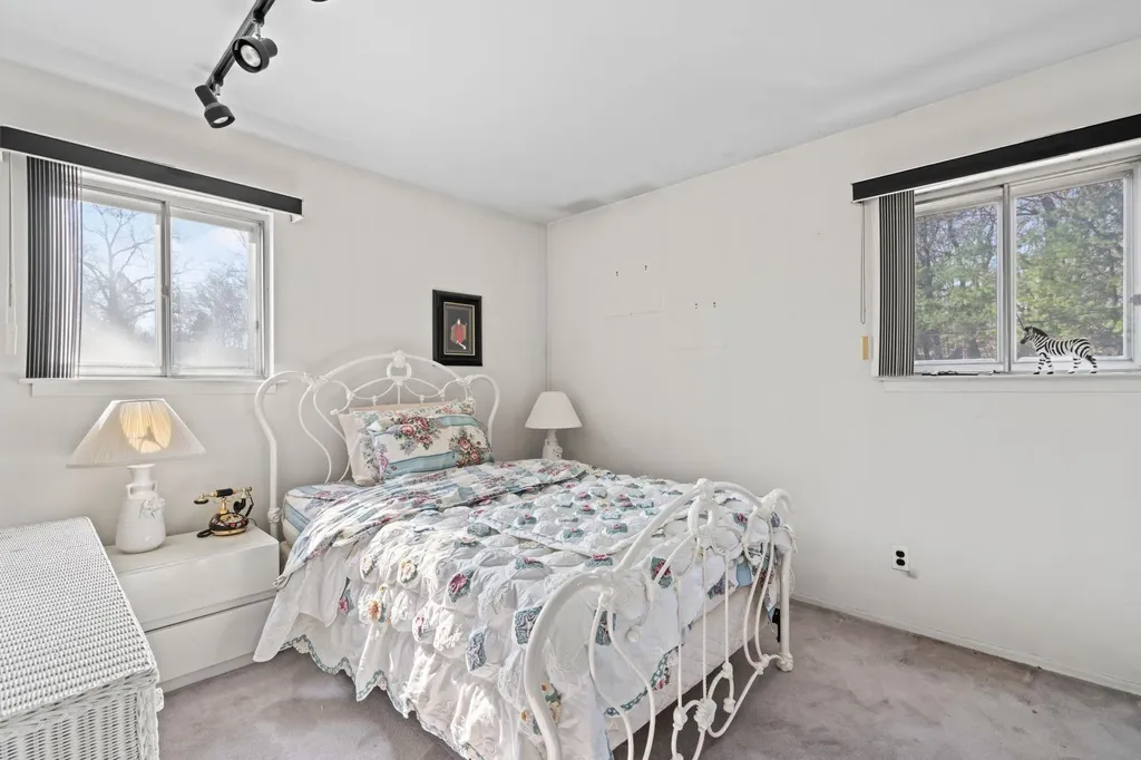 28 Sycamore Lane Commack NY 11725