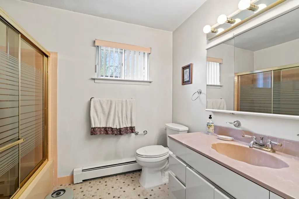 28 Sycamore Lane Commack NY 11725