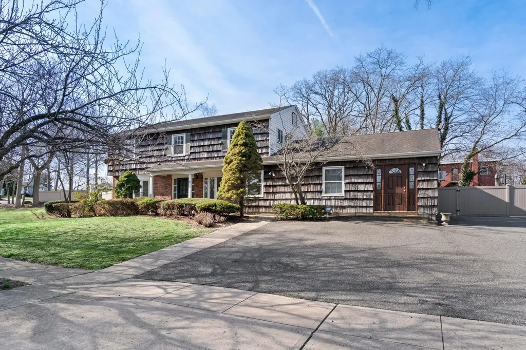 28 Sycamore Lane Commack NY 11725