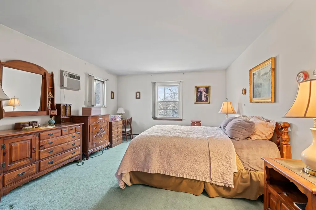 28 Sycamore Lane Commack NY 11725